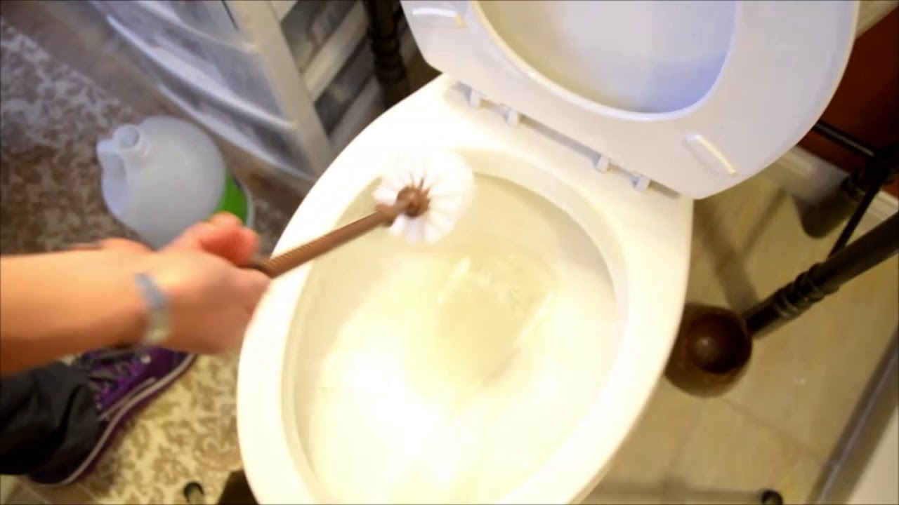'Video thumbnail for How To Make A Natural Toilet Bowl Cleaner'
