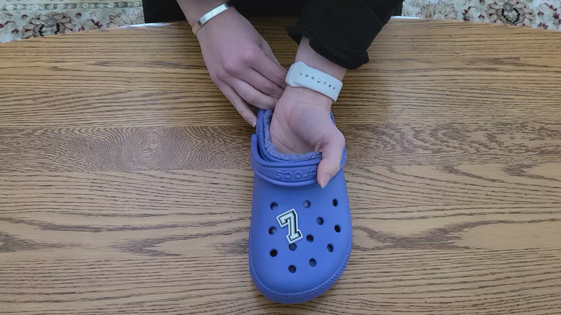 How To Remove A Jibbitz Charm From Your Crocs